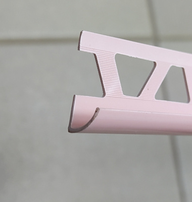 Угол наружный 8мм розовый