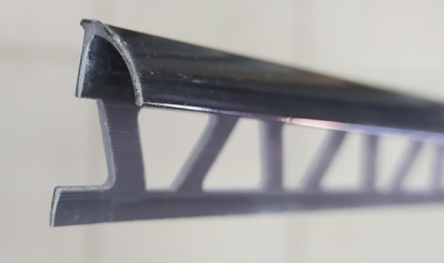 Угол наружный 8мм черный